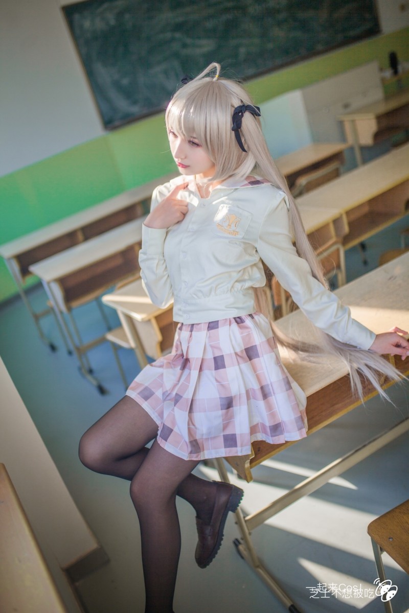 【一起来cos】超甜霓虹风美少女coser——芝士不想被吃