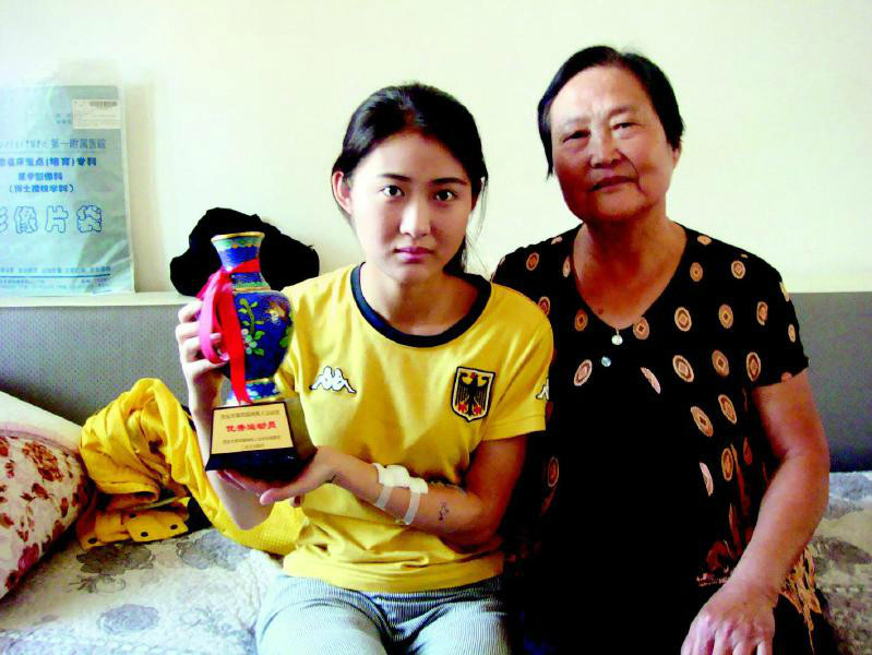 西安高陵县19岁截肢最美残疾女孩李娜肺部被查患有肿瘤|微博地址