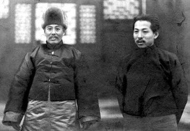 1931年，张学良与吴佩孚于北平合影