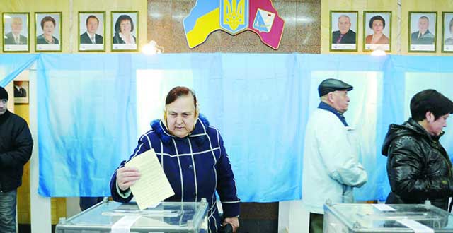 投票的克里米亚人