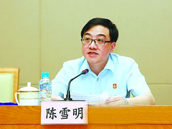 据官方通告，上海高院招嫖法官仅被处以拘留10天