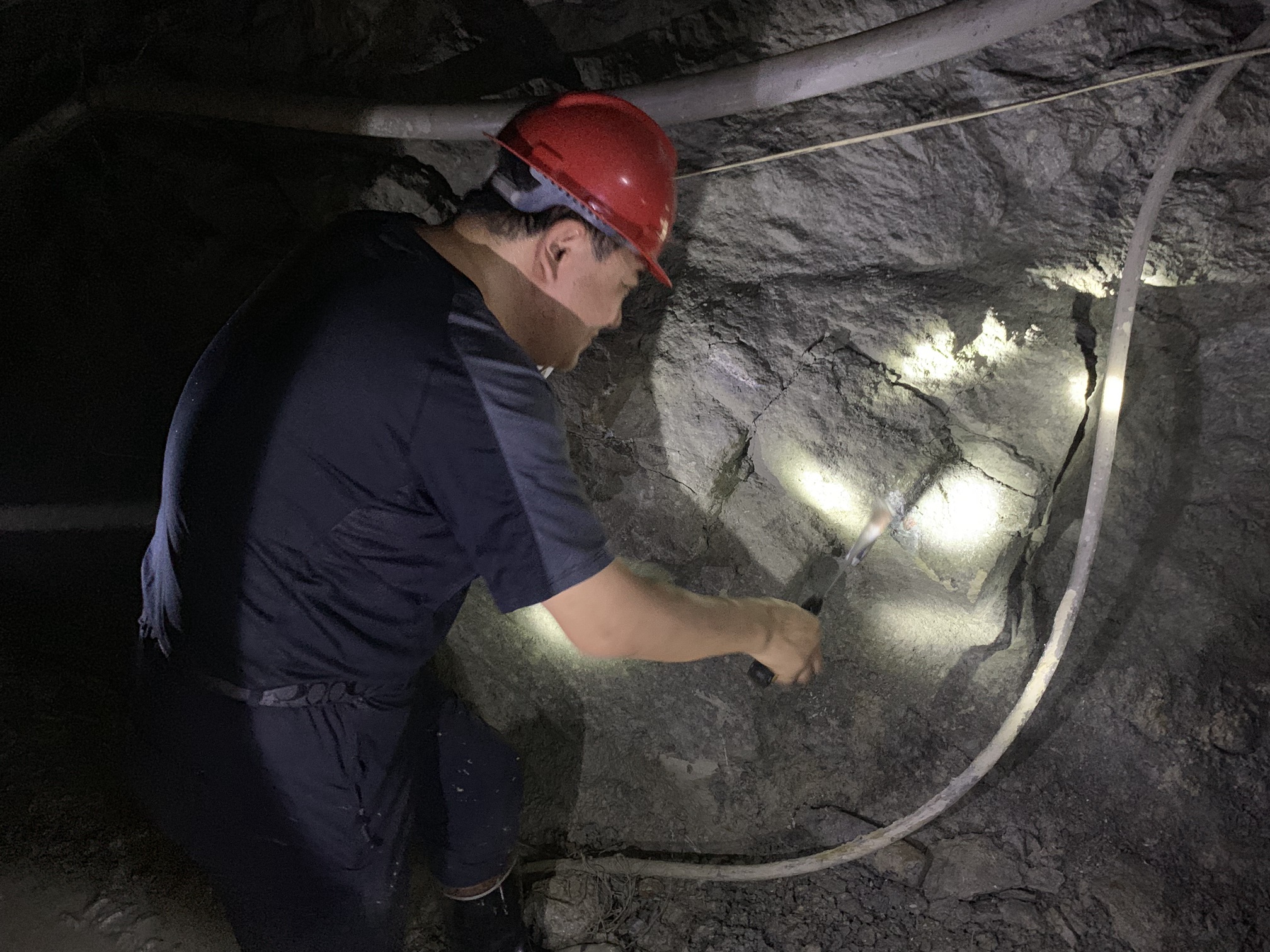 省地矿局副局长王文祥一行赴老挝项目地调研指导工作