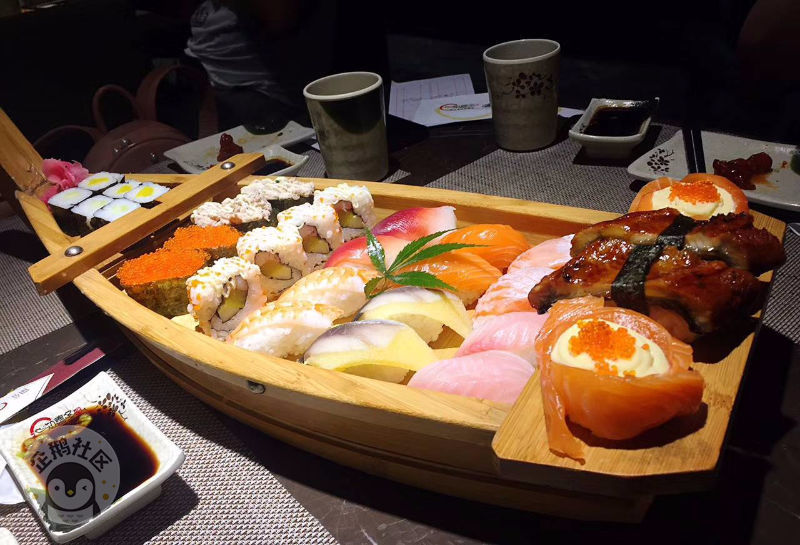 人均几十块钱就能吃到饱的日本料理，厚切三文鱼让你欲罢不能！