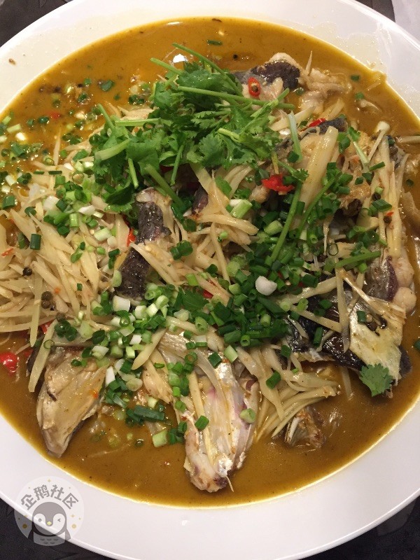 一碗汤鲜味美的海鲜拉面，再配上辣白菜简直完美