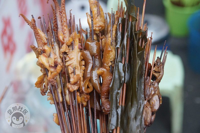 挥汗如雨的夏天,就想吃个路边的麻辣烫,烫了之后再拌,又辣又xuan.