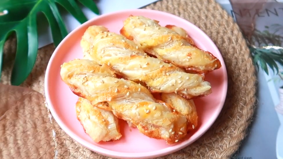 【美食料理】宅在家里的每一天,学会一道椰蓉奶酥条当做零食,好吃又