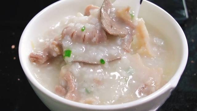 美食教学好喝营养肉滑粥香的广东猪杂粥