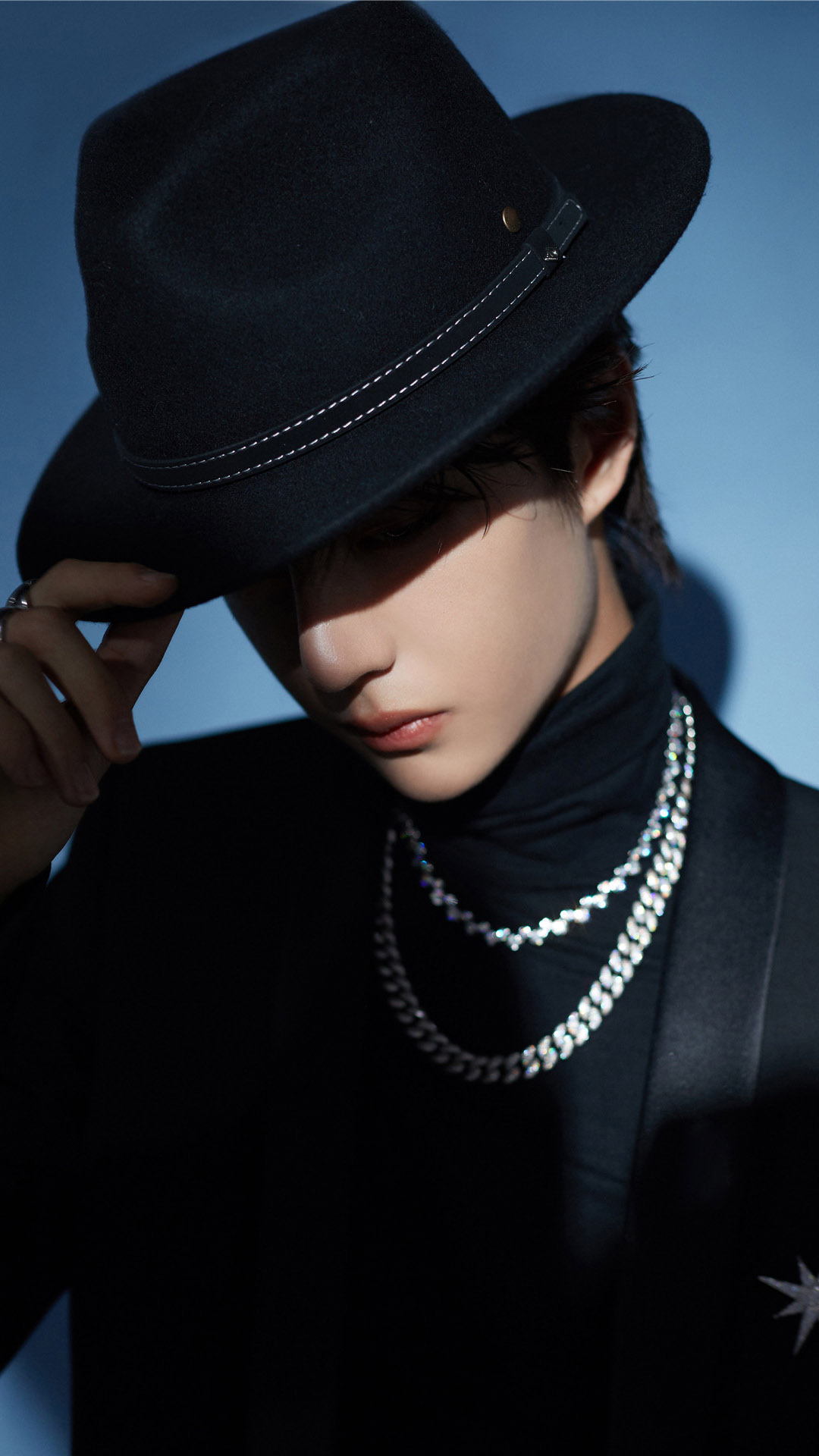 王一博冷峻帅气手机壁纸