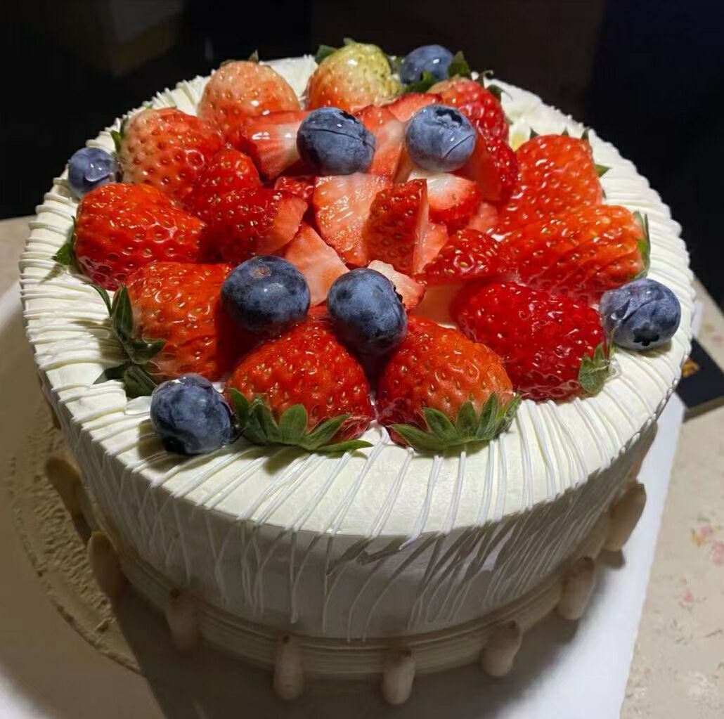 草莓藍莓蛋糕 by 週末食光 - 愛料理