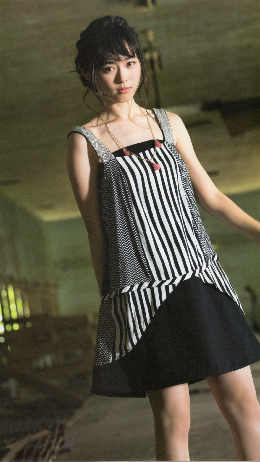 日本明星福原遥可爱高清手机壁纸