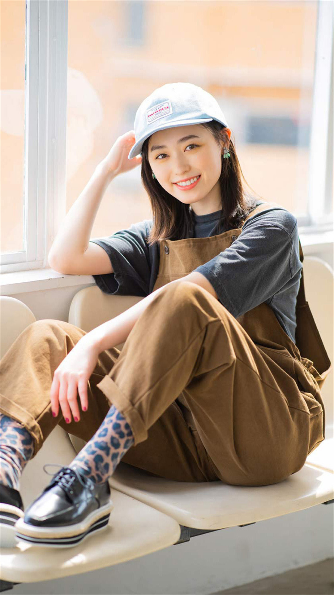 日本明星福原遥可爱高清手机壁纸