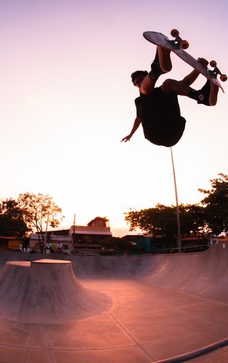 极限运动滑板手机壁纸