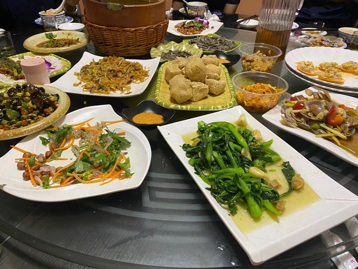 随拍丰盛的晚餐