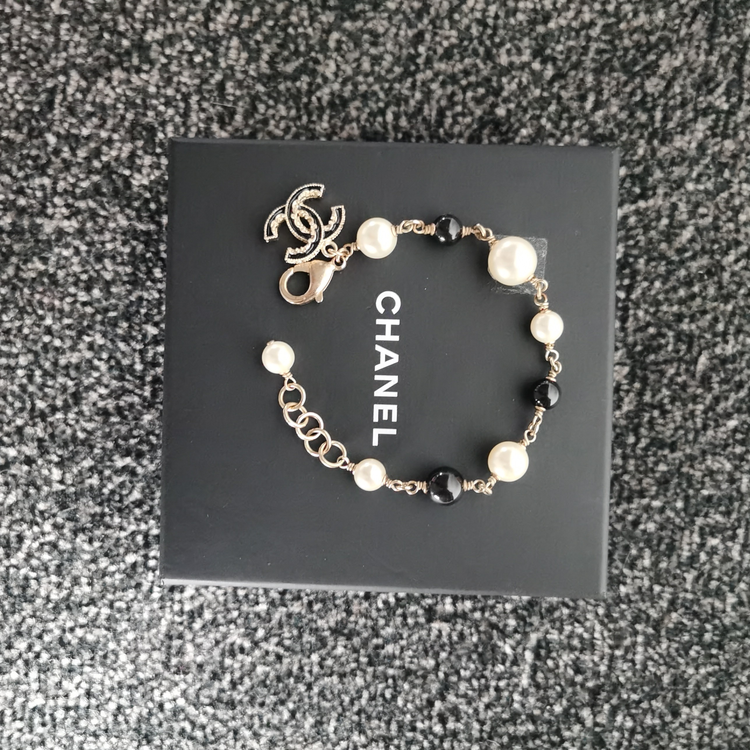 香奈儿手链桌面壁纸