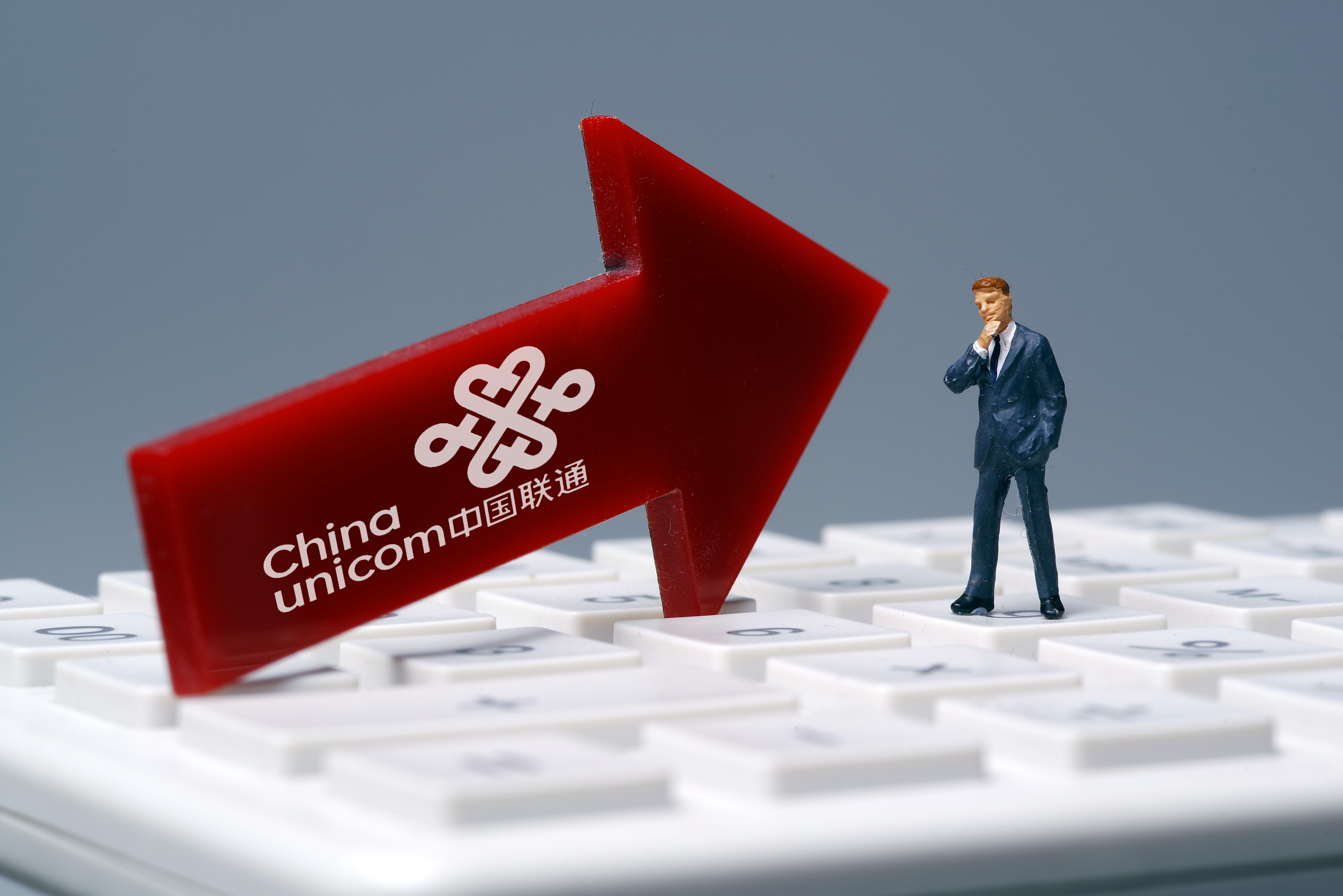 蓝鲸tmt频道9月10日讯,中联通公告称,与中电信进行5g网络共建共享合作