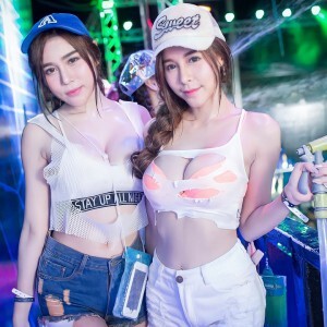 经典英文AshleeSimpson-OuttaMyHead(阳朔DjZYHFunkyHouseMix)咚鼓
