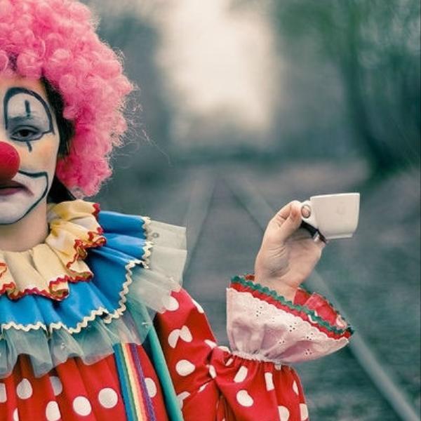 00废晓想@我就是生活舞台上的小丑,执着而不知疲倦地等待,等待谢幕幕