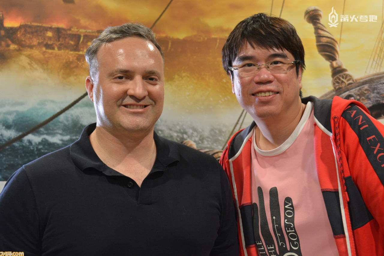 Neven Dravinsky，高级制作人（左）Juen Yeow Mak，游戏导演（右）