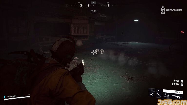 伴随着「哐当哐当」的脚步声从暗处逼近的迷你机器人，相当恐怖