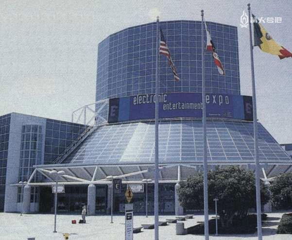 1995 年 E3 举办时的洛杉矶会展中心外景