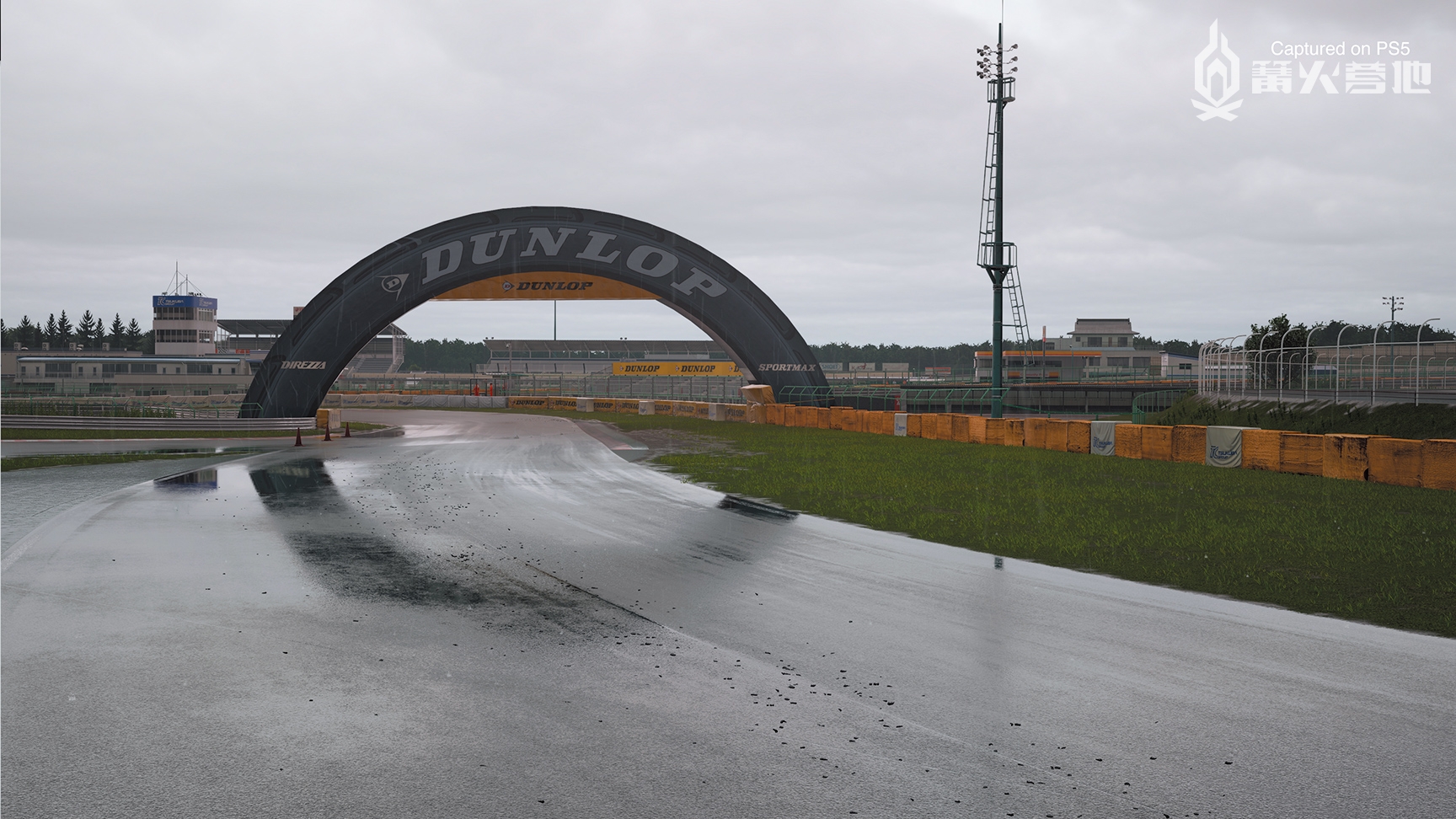 下大雨的时候，即使跑在最好的路线上似乎也很容易打滑