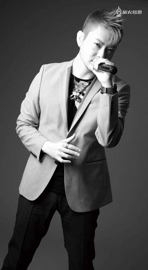 Lotus Juice，嘻哈歌手，除个人作品外，还活跃于许多游戏和动画作品中，参与了多部 《女神异闻录》系列作品的音乐创作