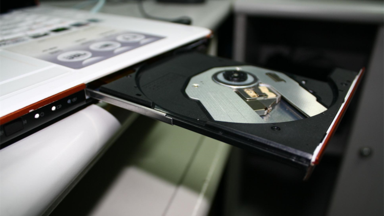 正在消失的光驱