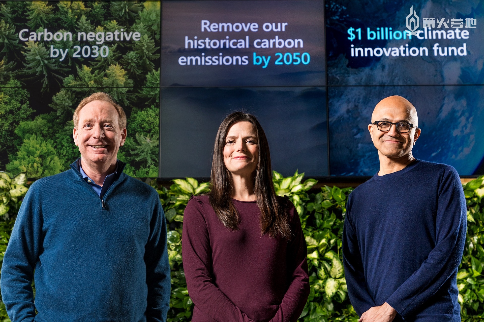 微软计划在 2030 年之前实现负碳，在 2050 年之前通过负碳技术（如植树造林、碳捕捉、碳封存）抵消微软自 1975 年以来产生的碳排放