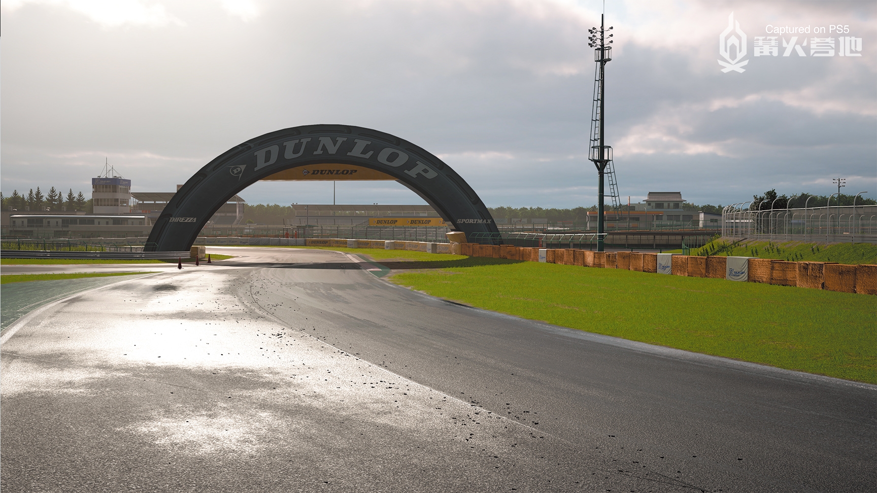 雨停了，阳光微弱，最好的路线几乎快干了