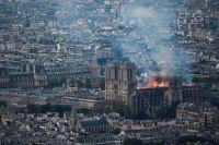 用游戏「实地」图解：巴黎圣母院为什么会着火，造成了什么样的后果？