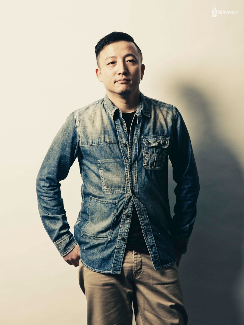 木村雅人（文中为木村雅），Tango Gameworks 制作人。曾担任《恶灵附身》制作人，同时也是工作室的开发总负责，兼任本作的制作人