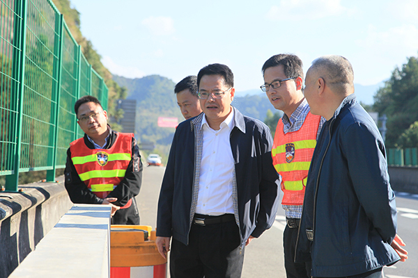 集团副总经理潘向阳到三明公司调研养护管理工作