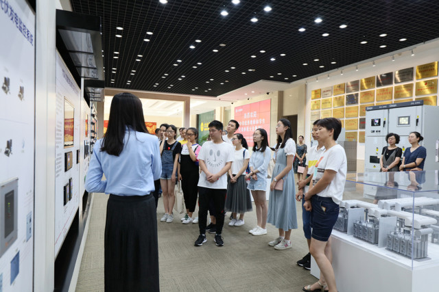 大全集团举行“大全教育基金”奖优助学活动 大全集团举行“大全教育基金”奖优助学活动