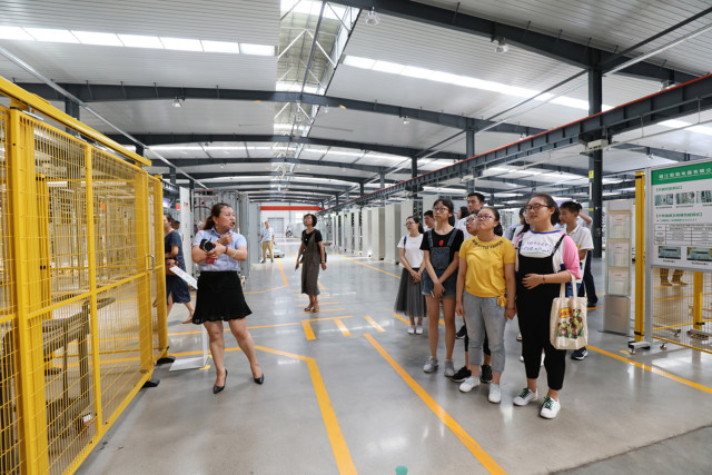 大全集团举行“大全教育基金”奖优助学活动 大全集团举行“大全教育基金”奖优助学活动