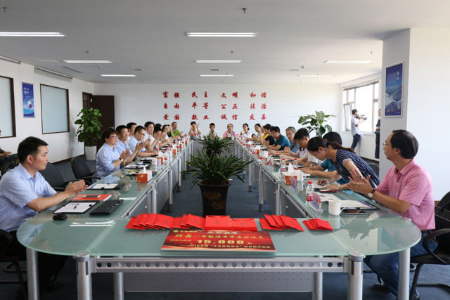 大全集团举行“大全教育基金”奖优助学活动 大全集团举行“大全教育基金”奖优助学活动