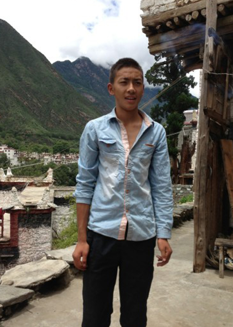 陈丽萍2016-10-04杨桐帅帅的爱你狼狈2016-09-05郑长城  是贵州兴义的