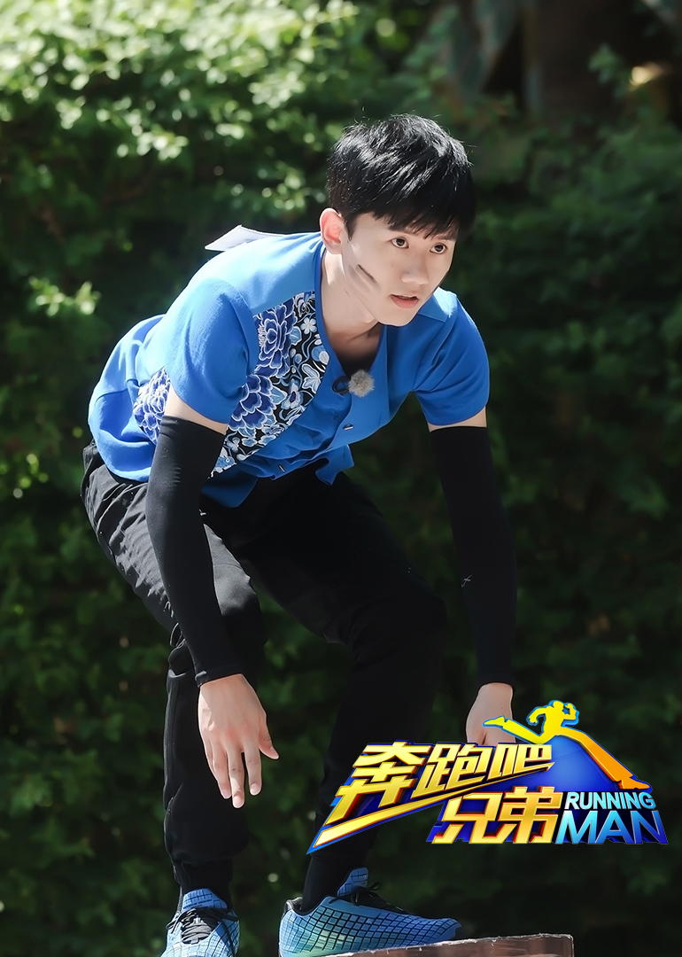 baby挑战民歌魔音穿耳 rain超萌跟唱:弯弯弯